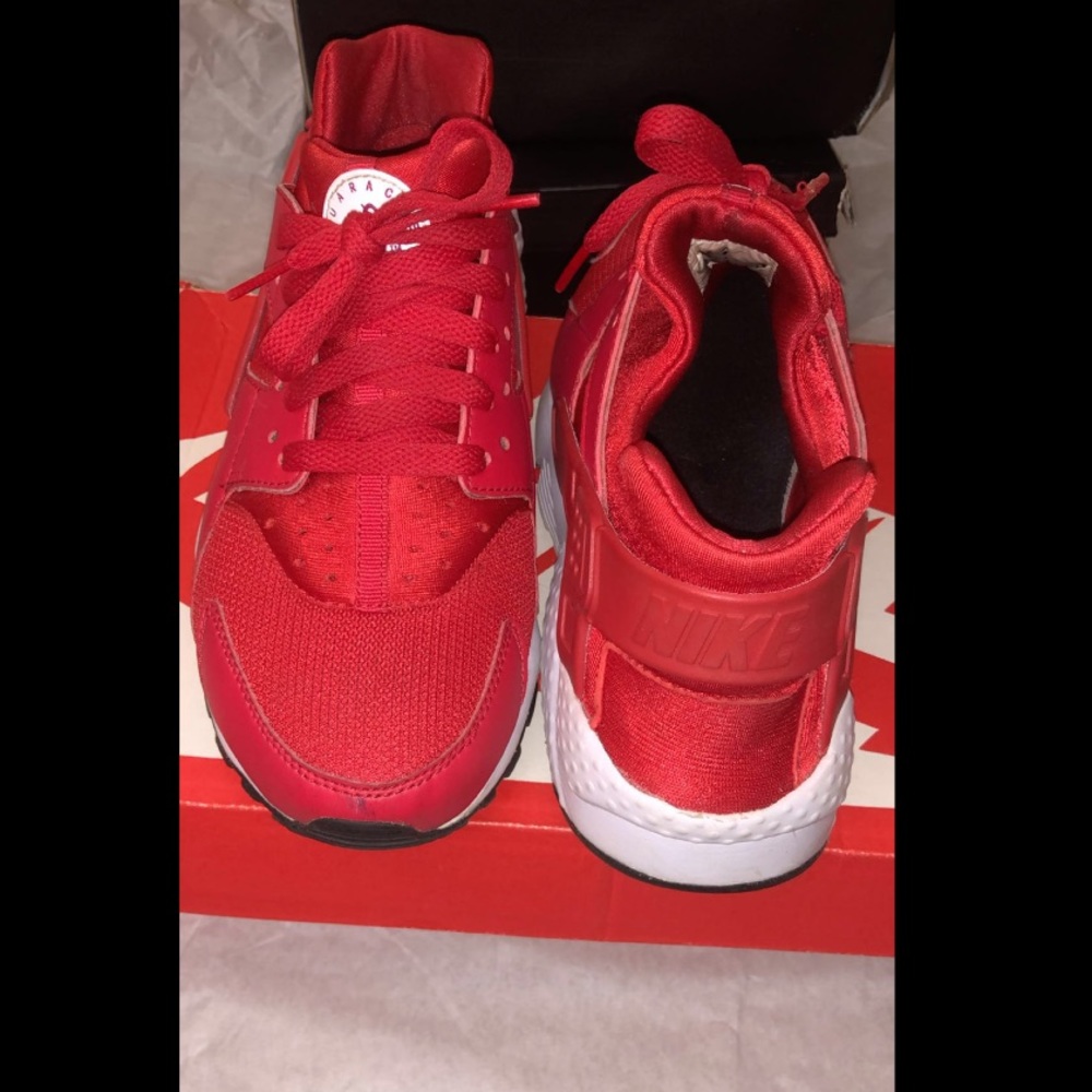 ♥️Red Nike Huaraches♥️